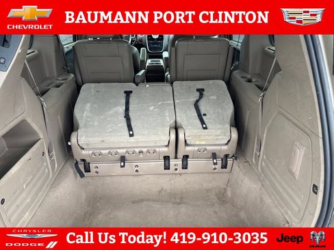 Used 2013 Chrysler Town & Country Touring FWD image 24