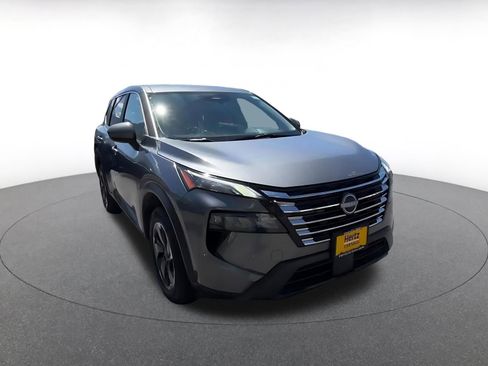 Used 2025 Nissan Rogue SV AWD/4WD image 3