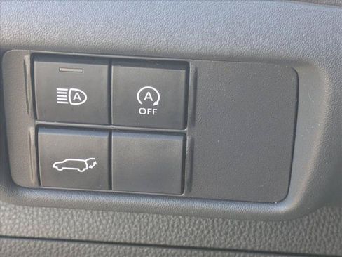 Used 2024 Toyota Highlander XLE AWD/4WD image 11