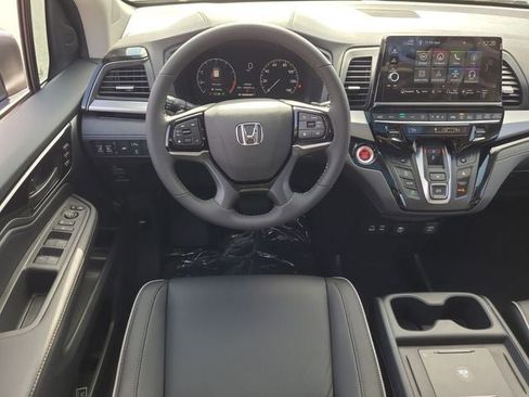 New 2026 Honda Odyssey Touring image 7
