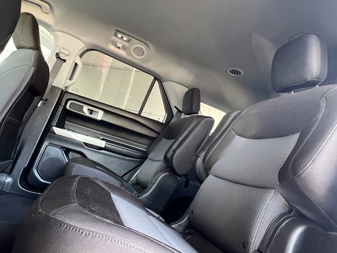 Used 2022 Ford Explorer XLT image 17