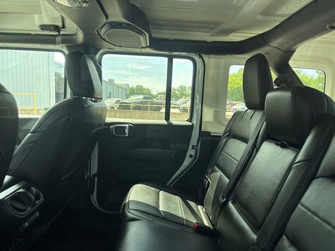 Used 2023 Jeep Wrangler Unlimited Sahara w/ Cold Weather Group AWD/4WD image 17