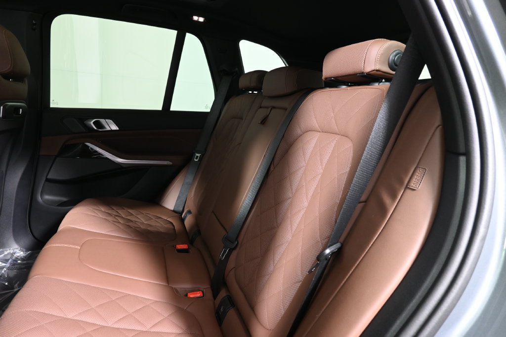 Certified 2024 BMW X5 xDrive40i w/ Premium Package AWD/4WD image 4