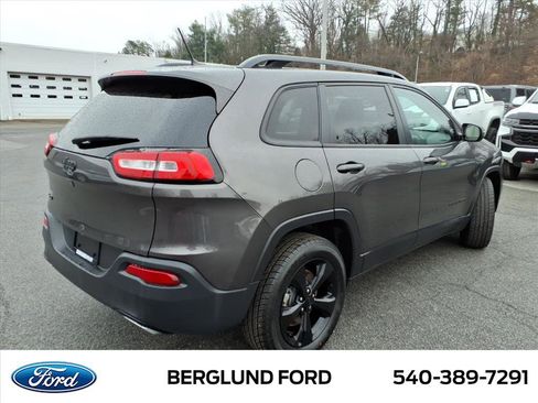 Used 2018 Jeep Cherokee Latitude w/ Altitude Package image 5