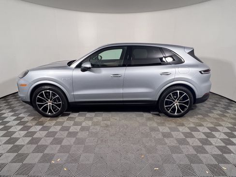 Certified 2026 Porsche Cayenne E-Hybrid AWD/4WD image 2