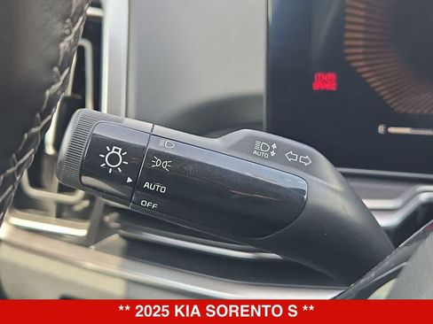 Used 2025 Kia Sorento S FWD image 25