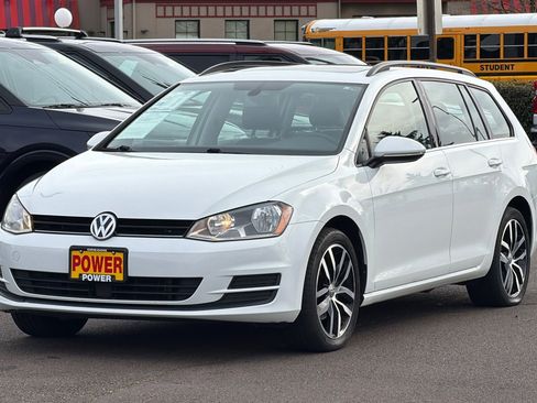 Used 2016 Volkswagen Golf Limited Edition image 8