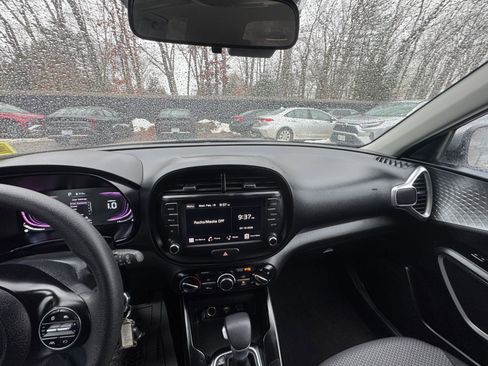 Used 2025 Kia Soul LX w/ LX Technology Package image 30