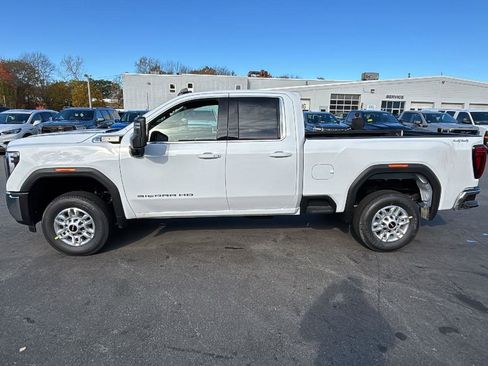 New 2026 GMC Sierra 2500 SLE w/ SLE Value Package; image 4