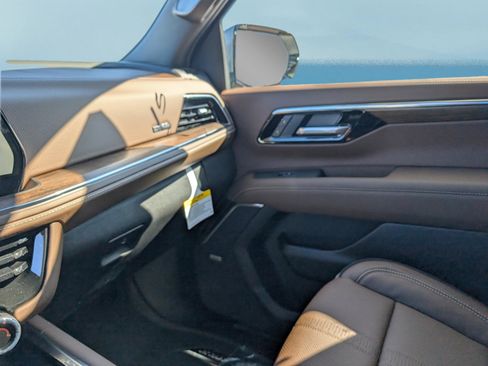 New 2026 Chevrolet Suburban High Country image 30