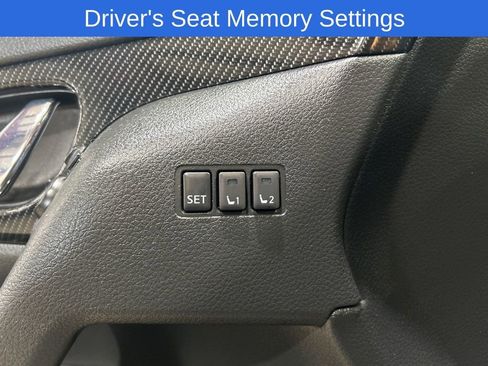 Used 2017 Nissan Rogue SL w/ SL Premium Package FWD image 6
