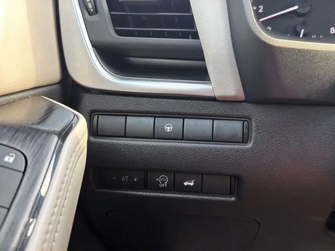 Used 2025 Nissan Rogue SV FWD image 14