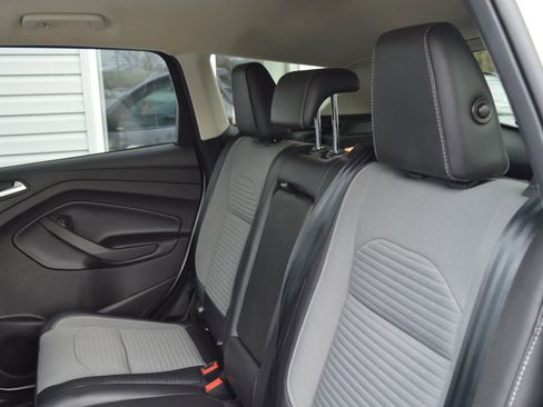 Used 2019 Ford Escape SE image 17