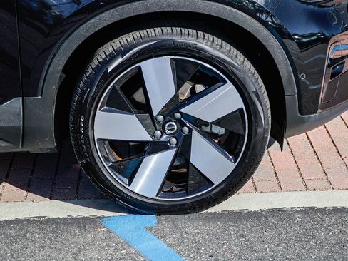 Used 2023 Volvo C40 P8 Recharge Ultimate image 11