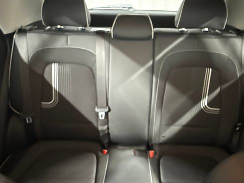 Used 2022 Hyundai Venue Limited FWD image 23