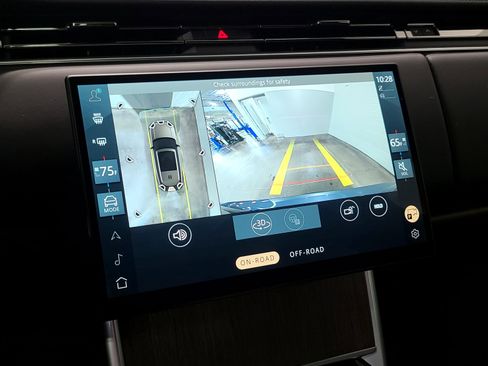 New 2026 Land Rover Range Rover Long Wheelbase SE image 20