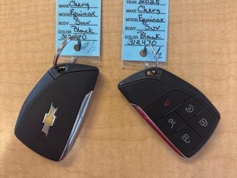 Used 2025 Chevrolet Equinox LT w/ Convenience Package II AWD/4WD image 2