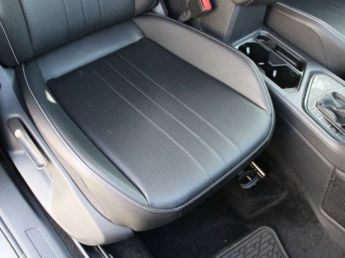 Used 2022 Volkswagen Tiguan SE FWD image 12