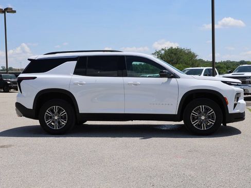 Used 2026 Chevrolet Traverse LT w/ Driver Confidence Package AWD/4WD image 7