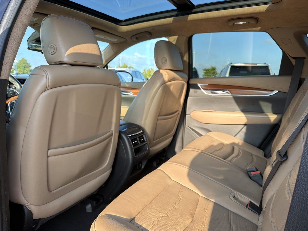 Used 2017 Cadillac XT5 Platinum AWD/4WD image 12