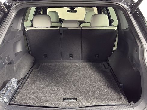 Used 2024 Volkswagen Tiguan SE R-Line image 10