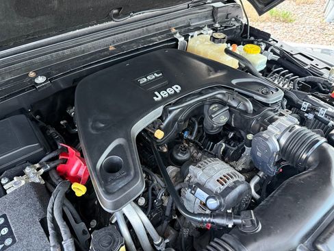 Used 2018 Jeep Wrangler Unlimited Rubicon AWD/4WD image 45