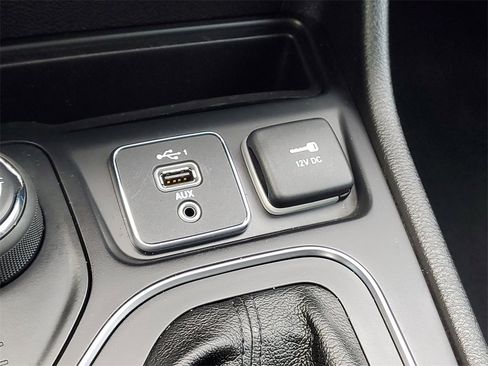 Used 2020 Jeep Cherokee Latitude Lux w/ Quick Order Package 26H Lux image 25