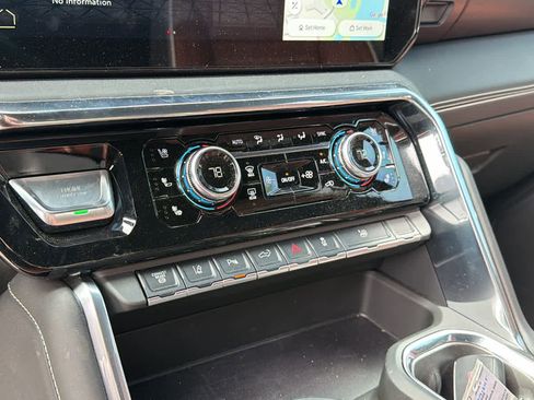 Used 2025 GMC Sierra 3500 Denali Ultimate image 13