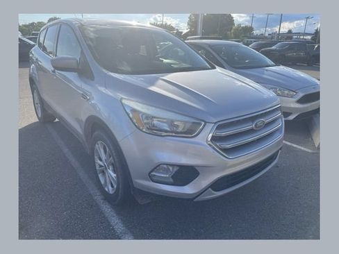 Used 2017 Ford Escape SE FWD image 1