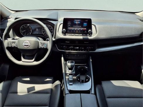 Certified 2025 Nissan Rogue SV w/ SV Premium Package FWD image 13