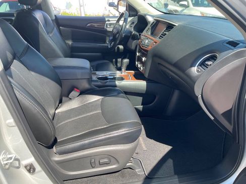 Used 2017 Nissan Pathfinder Platinum FWD image 30