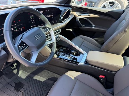 Used 2025 Audi Q5 Premium w/ Convenience Package AWD/4WD image 16