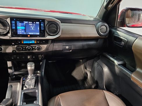Used 2017 Toyota Tacoma Limited image 11