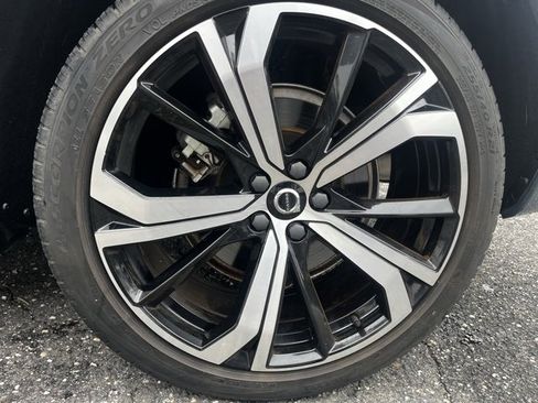 Certified 2022 Volvo XC60 B6 R-Design w/ Advanced Package image 17