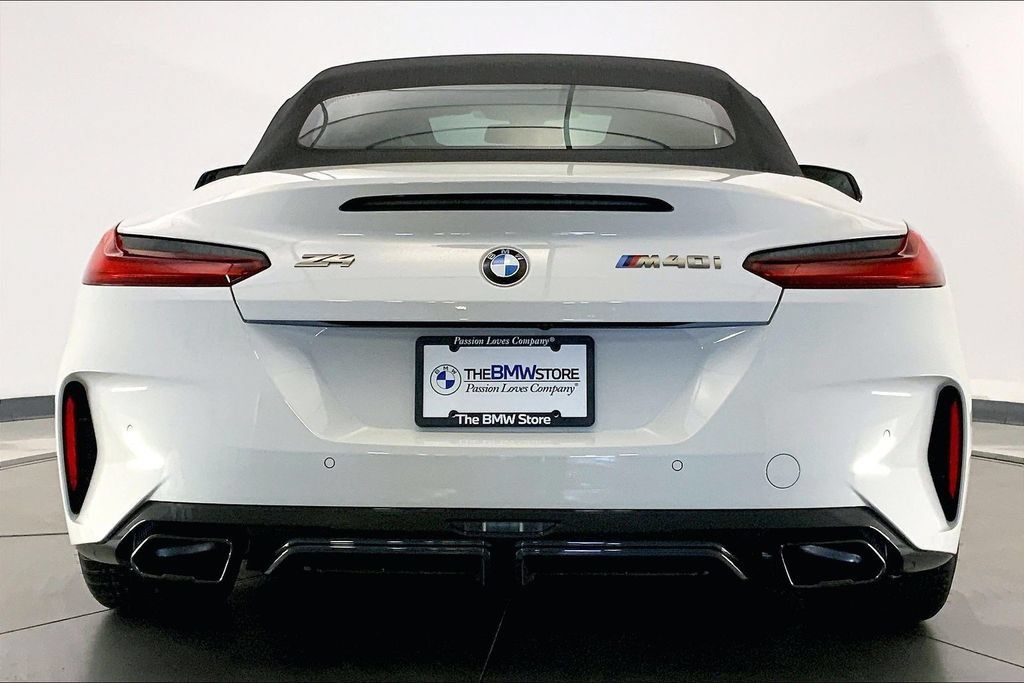 Certified 2023 BMW Z4 M40i w/ Premium Package RWD image 3