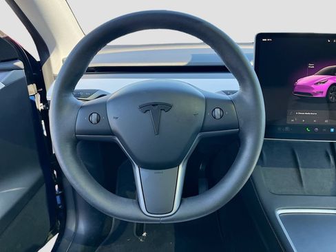 Used 2024 Tesla Model Y 2WD image 10
