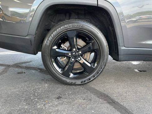 Used 2023 Jeep Grand Cherokee L Laredo AWD/4WD image 36