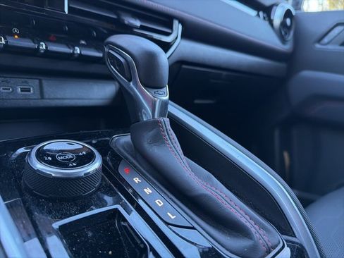 Used 2024 Chevrolet Colorado Z71 w/ Z71 Convenience Package 2 image 18