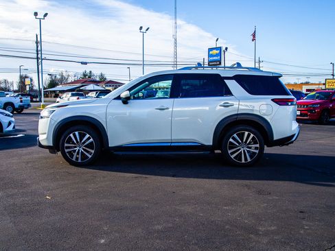 Used 2023 Nissan Pathfinder Platinum w/ Lighting Package (N93) image 4