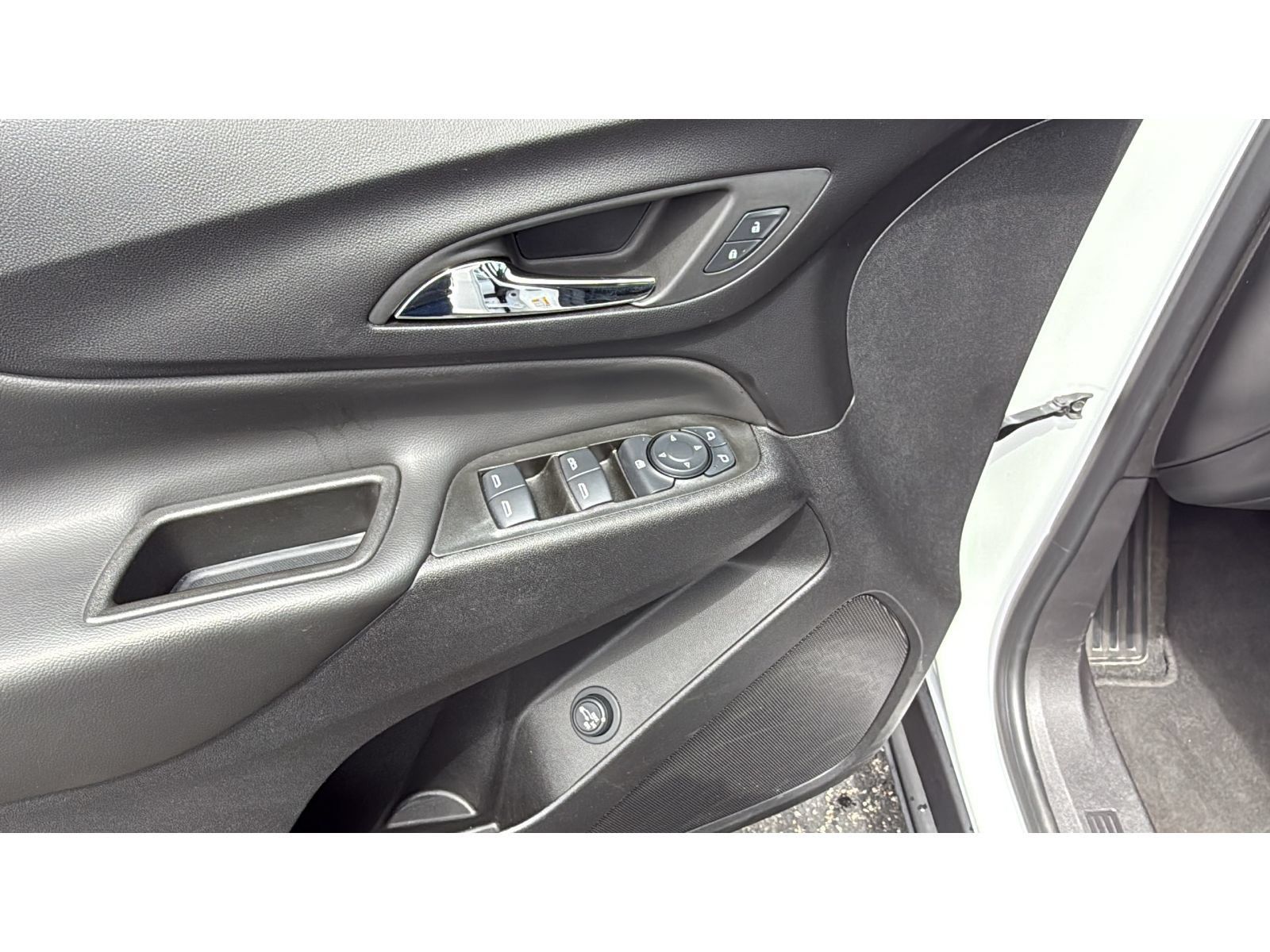 Used 2024 Chevrolet Equinox LT FWD image 15