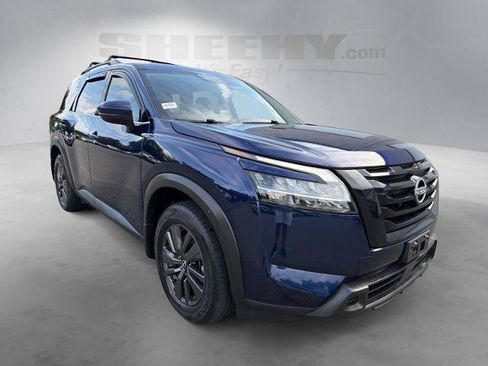 Used 2022 Nissan Pathfinder SV w/ SV Black Package AWD/4WD image 2