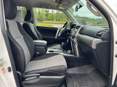 Used 2014 Toyota 4Runner SR5 AWD/4WD image 13