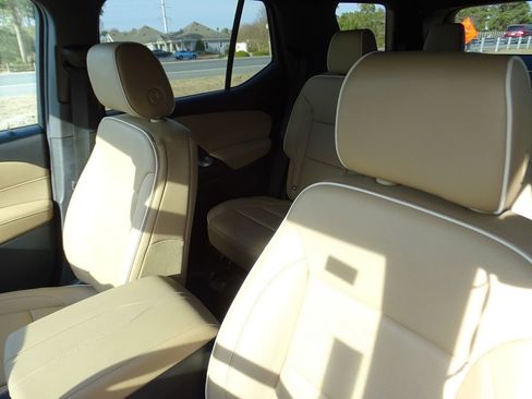 Used 2023 Chevrolet Traverse Premier image 22