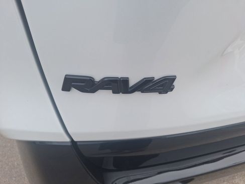 Used 2025 Toyota RAV4 SE image 15