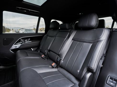 Used 2023 Land Rover Range Rover Long Wheelbase SE image 45