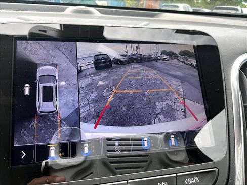 Used 2021 Chevrolet Equinox Premier FWD image 23