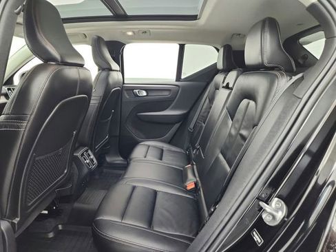 Certified 2023 Volvo XC40 B5 Ultimate w/ Protection Package Premier image 27