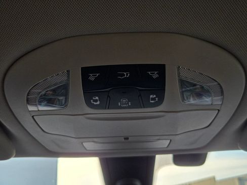 Used 2019 Chrysler Pacifica Touring-L FWD image 40