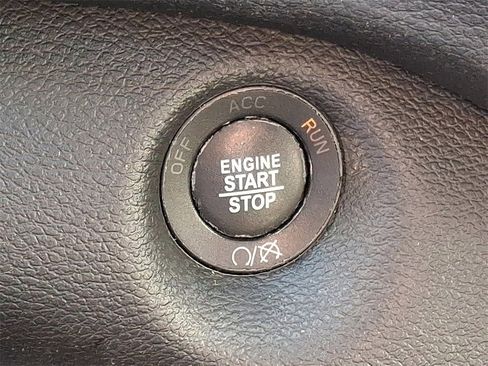 Used 2019 Jeep Cherokee Trailhawk image 24