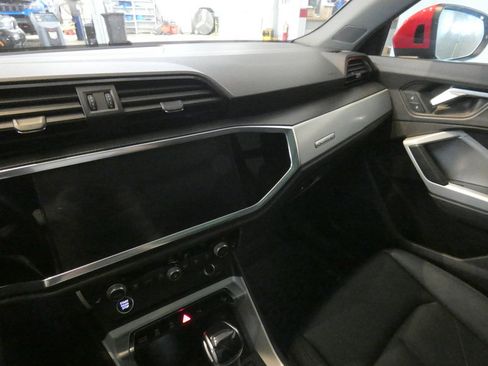 Used 2021 Audi Q3 2.0T Premium w/ Convenience Package AWD/4WD image 11